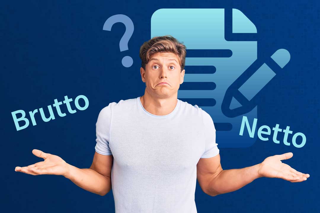 Ein Mann in einem hellblauen T-Shirt hebt fragend die Schultern. Im Hintergrund steht „Brutto“ auf der linken und „Netto“ auf der rechten Seite. Ein Dokumenten-Symbol mit Stift ist ebenfalls auf dem blauen Hintergrund zu sehen.