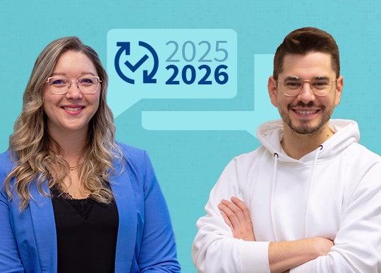 Katja Eling und Stefan Knuth vor blauem Hintergrund, über ihnen die Zahlen 2025 und 2026