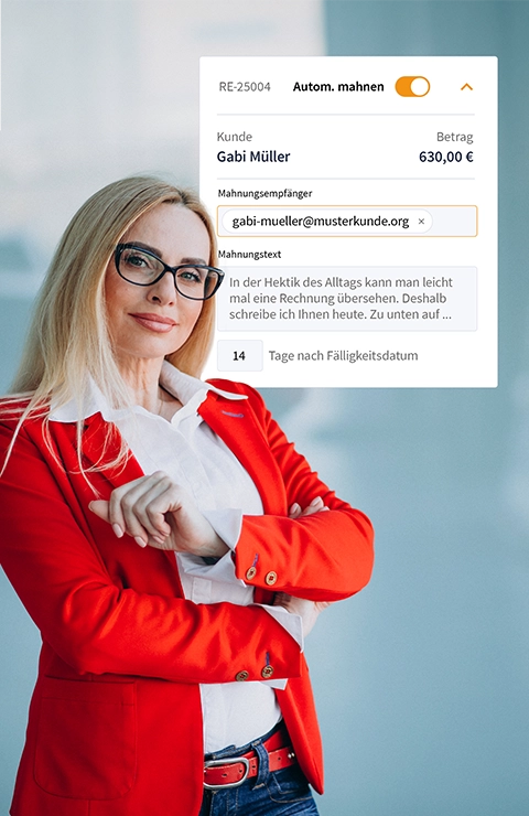 Frau mit Brille vor Mahnmaske – steht für automatisierte Zahlungserinnerungen und Mahnungen mit WISO MeinBüro