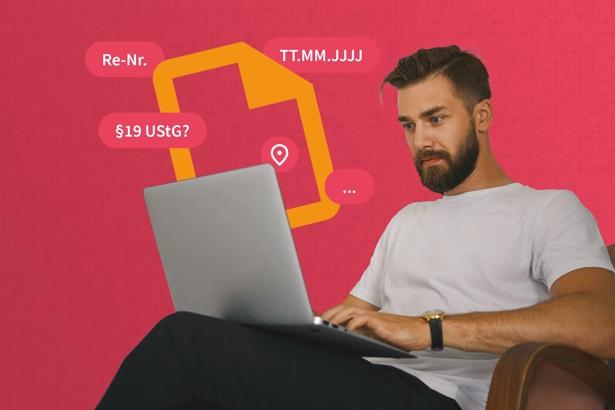 Ein junger Mann mit Bart und weißem T-Shirt sitzt entspannt in einem Sessel und arbeitet konzentriert an einem Laptop. Im Hintergrund sind stilisierte Symbole für Rechnungsdokumente und verschiedene Elemente einer Rechnung zu sehen, darunter ‚Re-Nr.‘, ‚§19 UStG?‘ und ‚TT.MM.JJJJ‘. Der Hintergrund ist in einem kräftigen Rotton gehalten.