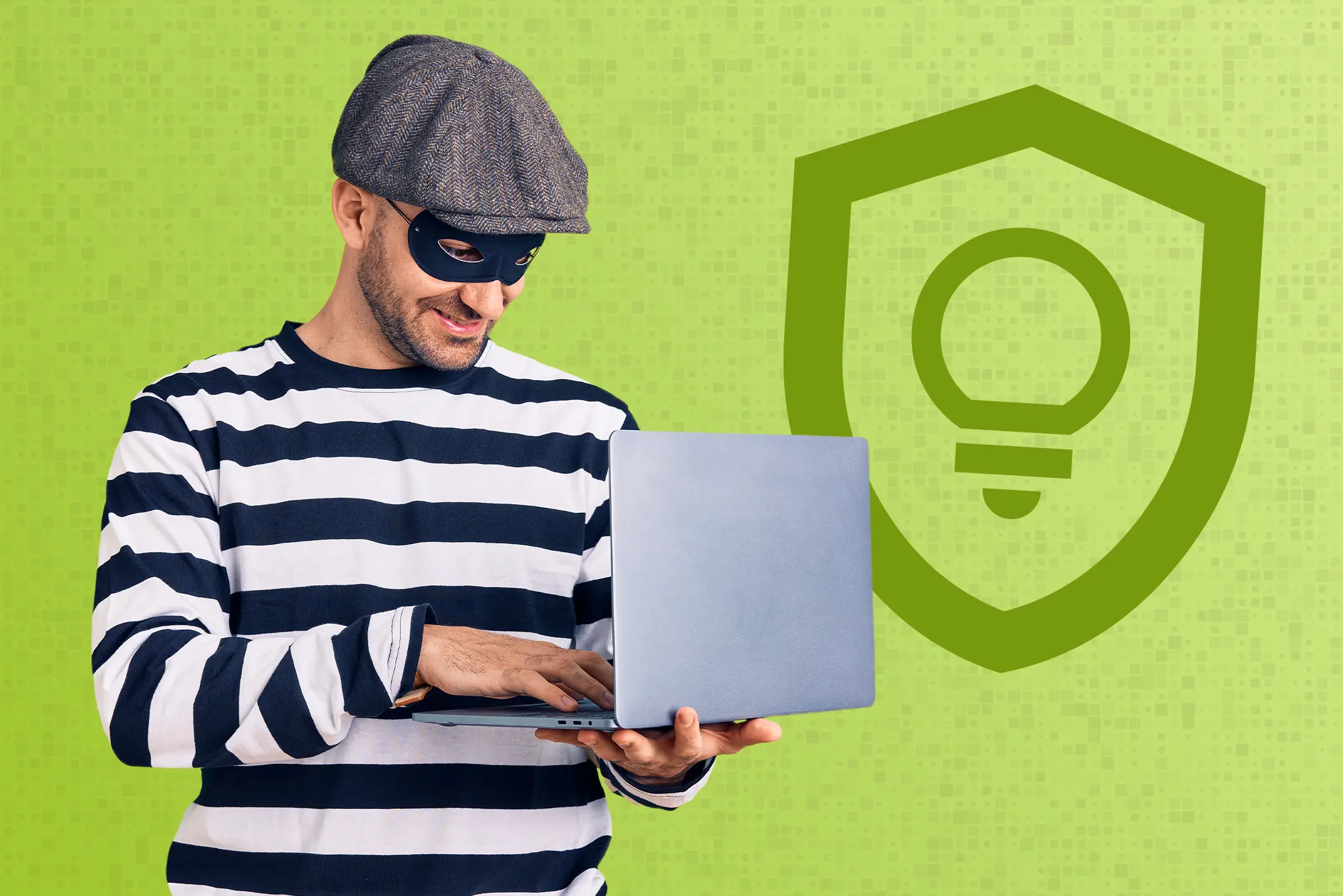 Mann im Diebeskostüm mit Laptop vor grünem Hintergrund, daneben ein Symbol für geistiges Eigentum oder Ideenschutz.