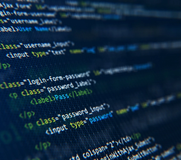 Zeilen von Computercode auf blauem Hintergrund – Symbolbild für API-Schnittstelle