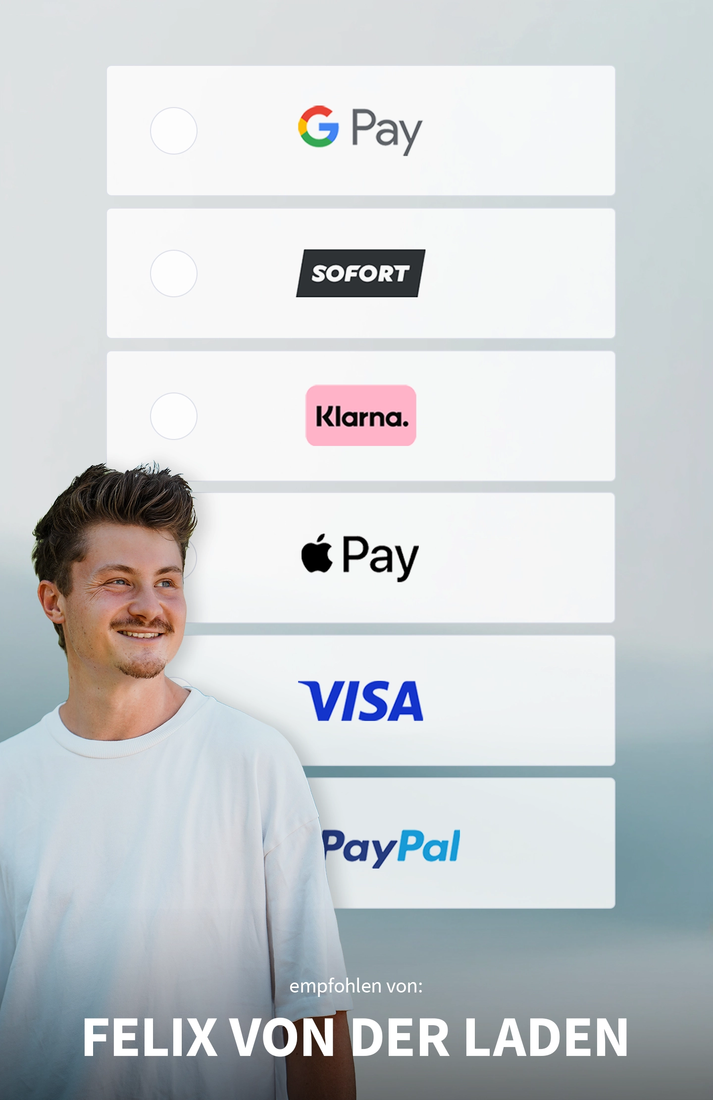 Felix von der Laden vor Logowand – zeigt gängige Online-Zahlungsmethoden wie PayPal, Apple Pay und Klarna