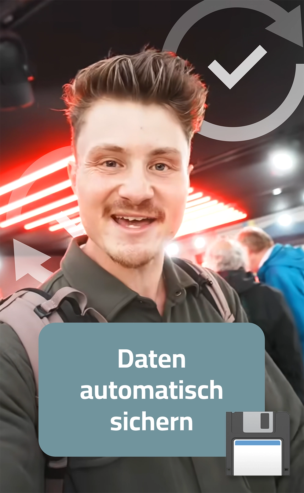 Felix von der Laden mit Diskettensymbol – Symbolbild für automatische Software-Updates bei Online-Lösungen