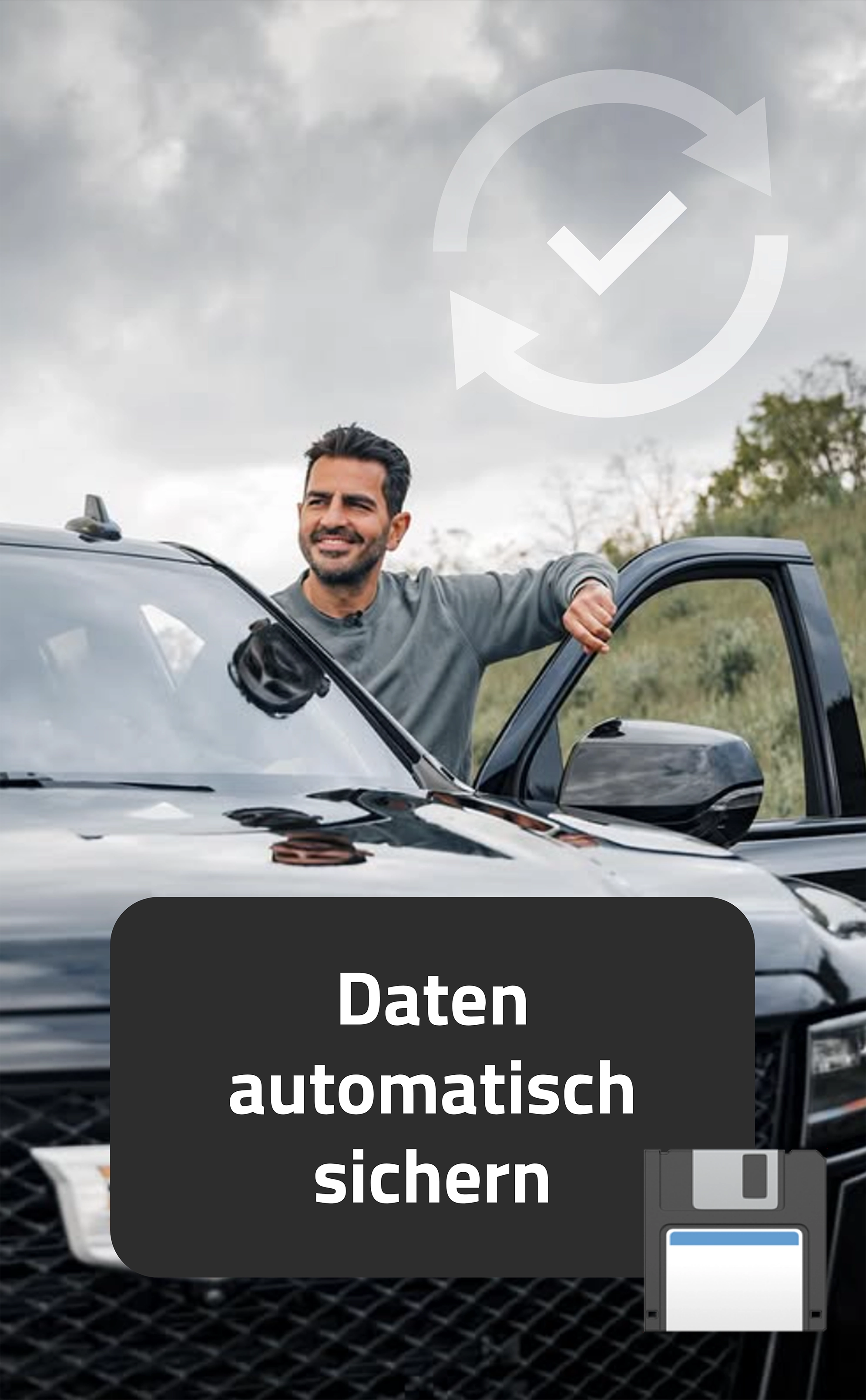Hamid Tailormade hinter Auto – Symbolbild für automatische Software-Updates bei Online-Lösungen