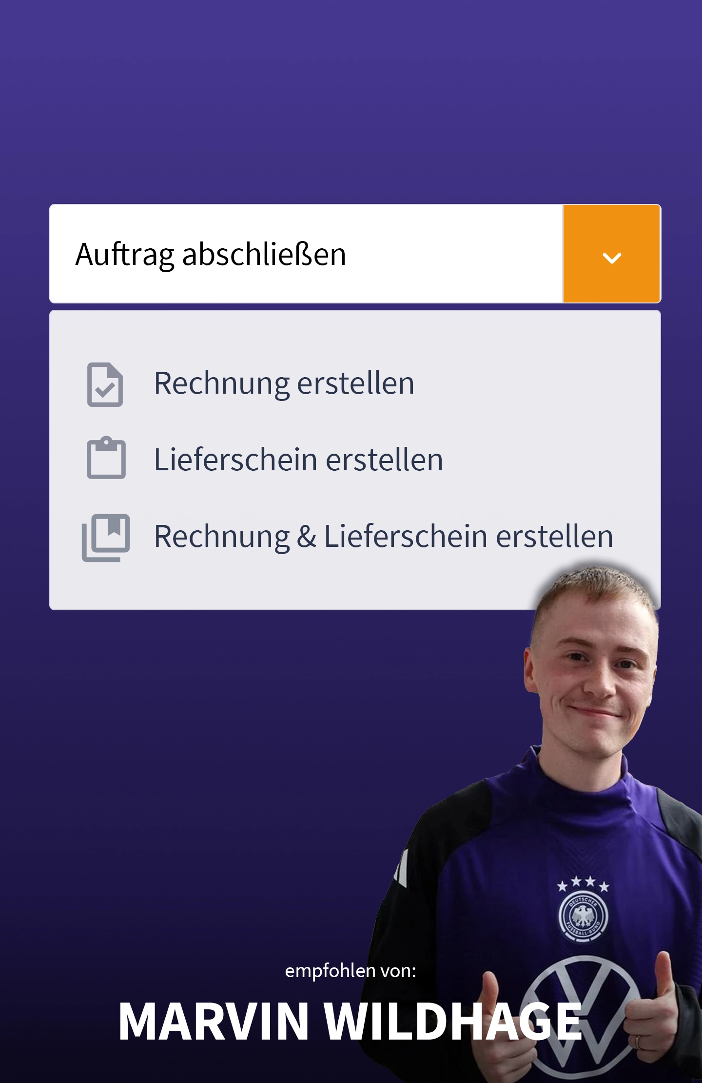 Marvin Wildhage vor blauem Hintergrund – Symbolbild für das Umwandeln von Vorgängen ohne doppelte Dateneingabe