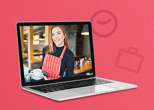 Laptop mit Bild einer Café-Mitarbeiterin in roter Schürze; im Hintergrund Symbole für Arbeitszeit