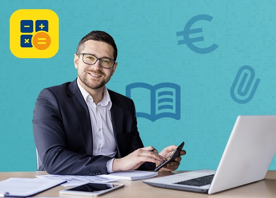 Mann im Anzug sitzt an Schreibtisch vor einem Laptop; oben links das WISO MeinBüro Desktop Logo