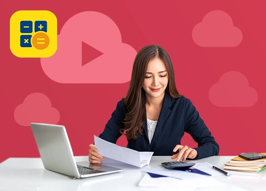 Frau sitzt mit Laptop an einem Schreibtisch, im roten Hintergrund schwebt ein Cloud-Symbol; oben links das WISO MeinBüro Desktop Logo