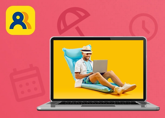 Laptop mit Bild eines Mannes in Sommerkleidung auf einer Luftmatratze mit Laptop auf gelbem Hintergrund; im Hintergrund Urlaubssymbole und das WISO MeinBüro Personal Logo