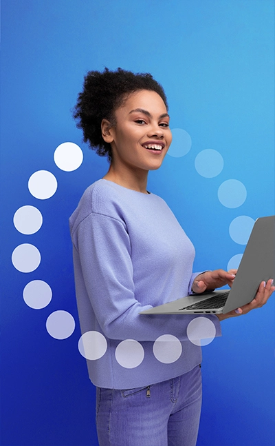 Frau mit Laptop vor dezentem Lade-Symbol – Symbolbild für flexibles Arbeiten ohne Internetverbindung