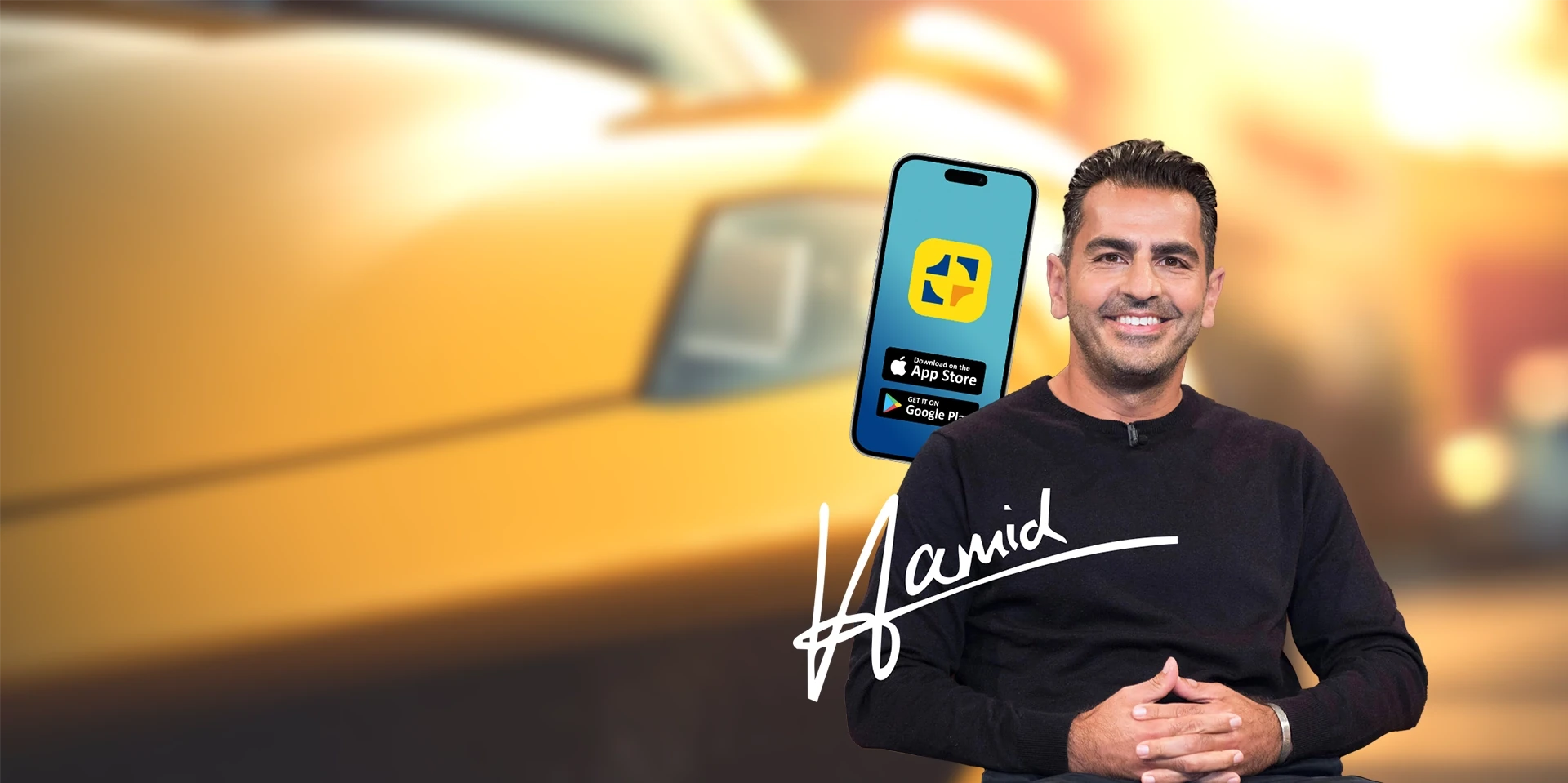 Hamid Tailormade mit Smartphone, auf dem WISO MeinBüro zu sehen ist